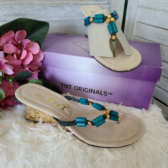 NIB TNT Wedge Turquoise Beaded Sandals - Picture 4 of 6